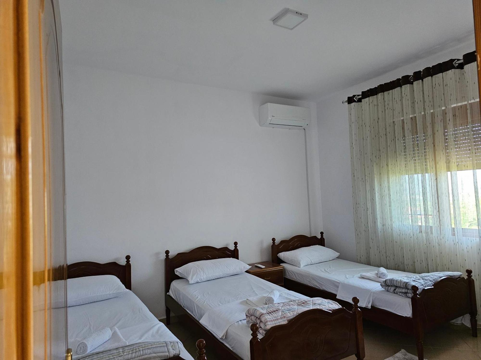 Guesthouse Iljaz Berat Exterior photo