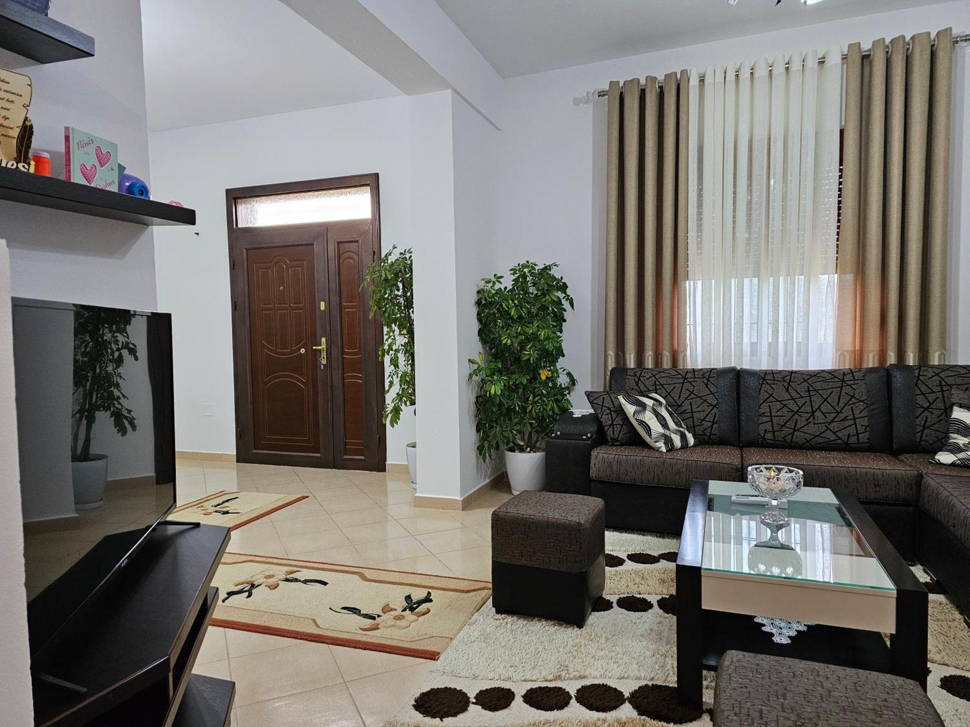 Guesthouse Iljaz Berat Exterior photo